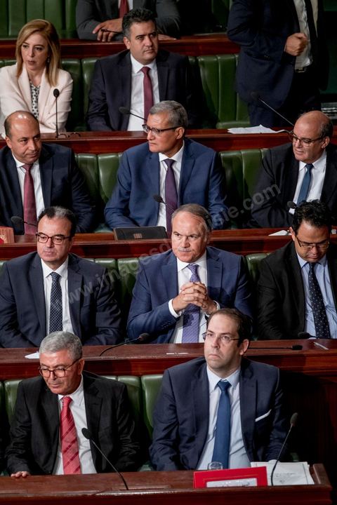 11 septembre 2017 : Séance plénière de vote de confiance du nouveau gouvernement de Youssef Chahed à l'Assemblée des Représentants du Peuple. Sous l’ascendant grandissant du président Essebsi, le premier ministre a constitué un nouveau gouvernement marqué par l'entrée d'anciens Benalistes. Sur 43 ministres et secrétaires d’Etat du nouveau gouvernement, au moins un sur cinq a occupé un poste ministériel sous Ben Ali ou assumé une fonction dirigeante au Rassemblement constitutionnel démocratique (RCD). Le chef du gouvernement a rappelé ce matin que ce gouvernement est un gouvernement de guerre, une guerre contre la corruption et le terrorisme. Les priorités du gouvernement sont claires et j’ai rappelé à mes ministres qu’il n’y a aucune place à la corruption au sein de son gouvernement. Ce gouvernement est aussi focalisé sur l’économie et les grandes réformes. Nous avons insisté aussi sur la nomination de personnalités qui ont de l’expérience dans leur domaine.
