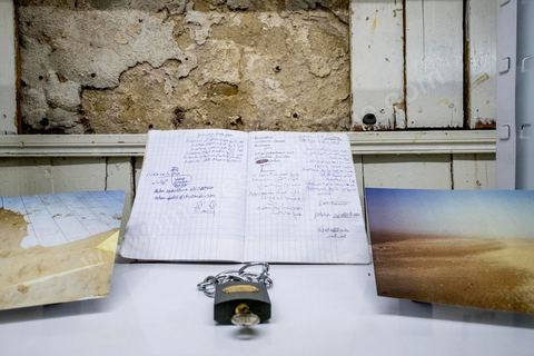 October 4, 2017: Dream City, the medina of Tunis. Works by Nidhal Chamekh. 
Exhibition: CABINET DES FRONTIÈRES
The city’s residents came together to create a collaborative work—a cabinet of curiosities that embodies the collective imagination regarding borders.