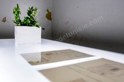 October 4, 2017: Dream City, Tunis Medina. Exhibition by Malek Gnaoui
titled “0904”: on a vacant lot, nothing remains of the prison that loomed over the heart of Tunis for decades.The artist explores the memory of the place through the recollections of former inmates of the infamous Tunisian “April 9” prison, thereby reconstructing an archive based on the subjectivity of images, stories, and feelings, drawing on the memories of those who frequented the place, who were incarcerated primarily for criminal offenses.
Using memory as a gateway to the prison, he highlights the impact of incarceration on human beings and all the social problems it generates.