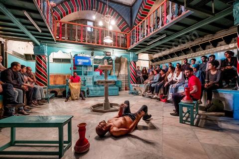 October 4, 2017: Dream City in the medina of Tunis. A dance performance by Rochdi Belgasmi in a traditional hammam.
“Arous Oueslat”: From sexuality to dance, it’s almost just one step. And from dance to debauchery, it’s just two steps. Or three. In the space between them, Rochdi Belgasmi’s work continually revisits the gray areas of their shared memory. It is through Selim, the son of a prostitute from the late 18th century, that Rochdi Belgasmi explores here the masculine body and its repressed sexuality. The character of Selim appears on stage, in this hammam, to bear witness but also to manipulate. These are the laws—his laws—of hospitality. Between the attraction of one and the rejection of the other, the performance holds up an invisible mirror to the sociality of the prostitute’s body and its masculine fantasy in Arab-Muslim society, but also to the body of the city and its imaginaries, its erogenous zones, and its visceral connections.