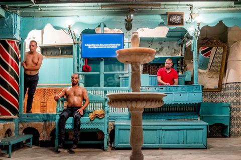 October 4, 2017: Dream City in the medina of Tunis. A dance performance by Rochdi Belgasmi in a traditional hammam.
“Arous Oueslat”: From sexuality to dance, it’s almost just one step. And from dance to debauchery, it’s just two steps. Or three. In the space between them, Rochdi Belgasmi’s work continually revisits the gray areas of their shared memory. It is through Selim, the son of a prostitute from the late 18th century, that Rochdi Belgasmi explores here the masculine body and its repressed sexuality. The character of Selim appears on stage, in this hammam, to bear witness but also to manipulate. These are the laws—his laws—of hospitality. Between the attraction of one and the rejection of the other, the performance holds up an invisible mirror to the sociality of the prostitute’s body and its masculine fantasy in Arab-Muslim society, but also to the body of the city and its imaginaries, its erogenous zones, and its visceral connections.