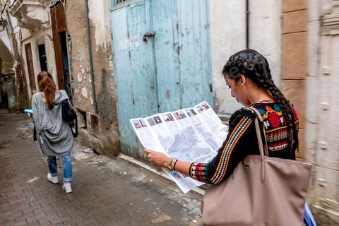04 octobre 2017 : Dream City dans la medina de Tunis. dans les ruelles de la median de Tunis les visiteurs, plan en mains, partent à la recherche des lieux d'expositions.