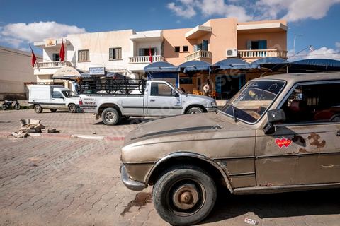 16 ocotbre 2017 : le centre ville de Bir Ali la grand ville de la région, à 50 km de Sfax, d'où sont parti juste pour le moins de septembre plus de 500 jeunes clandestins vers l'Italie. Dans la nuit du 8 au 9 octobre 2017 un bateau de pêcheur avec plus de 90 migrants clandestins tunisiens à bord a été percuté "accidentellement" (selon source officielle) provocant la mort et disparition d'une cinquantaine de jeunes tunisiens les autres ayant été rescapé apr ce meme navire tunisien. 