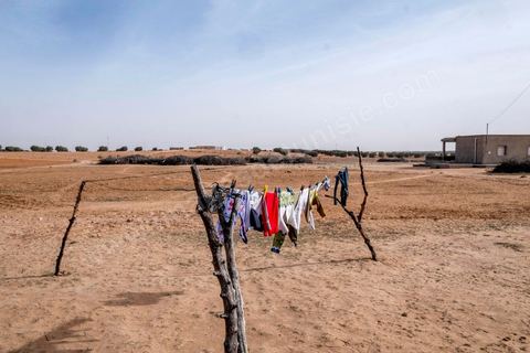 November 30, 2017: In Ltaifa, 15 km from Bir Ali, Nasr Nasr, 30, welcomes us into his parents’ home to recount the circumstances of the tragedy he experienced at sea on October 8; he is one of the survivors. On the night of October 8–9, 2017, a fishing boat carrying more than 90 undocumented Tunisian migrants was “accidentally” struck (according to official sources), resulting in the deaths and disappearances of about 50 young Tunisians; the others were rescued by that same Tunisian vessel. 