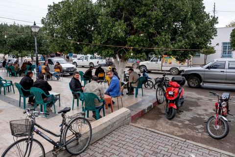 10 novembre 2017 : terrasse de café au centre ville de Oueslatia