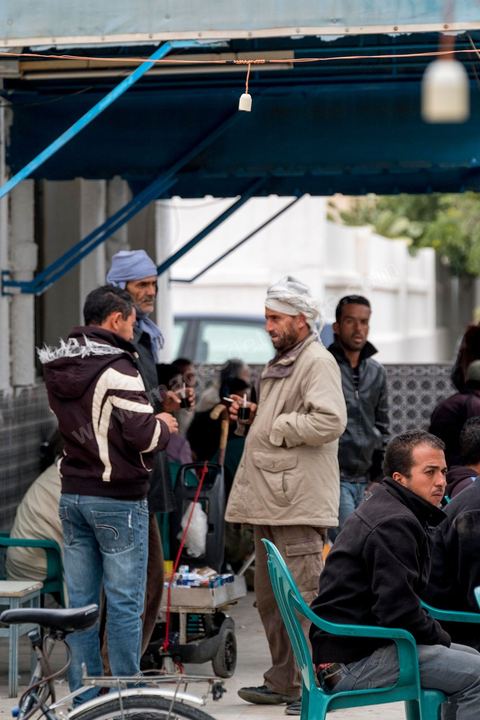 10 novembre 2017 : terrasse de café au centre ville de Oueslatia