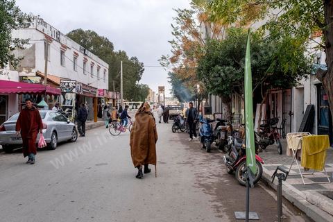 10 novembre 2017 : les quelques rues commerçantes de Oueslatia autour du marché central.