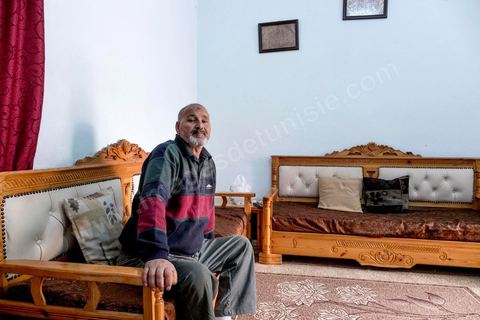 10 novembre 2017 : Bechir Bahrouni, ancien garde National à la retraite, père de Badii, nous reçoit chez lui pour nous parler d ela situation de la ville et des jeunes de Oueslatia. 