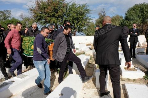 20 novembre 2017 : Arrivée au cimetière du cercueil de Azzedine Alaïa dasn le village de Sidi Bou Saïd, banlieue de Tunis