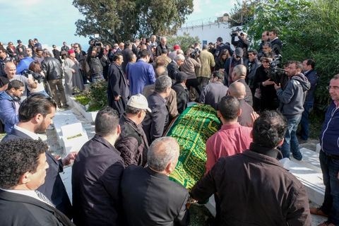 20 novembre 2017 : Arrivée au cimetière du cercueil de Azzedine Alaïa dasn le village de Sidi Bou Saïd, banlieue de Tunis