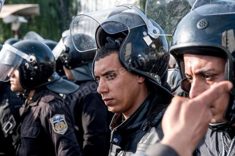 26 janvier 2018 : une centaine de manifestations s'est réunie se vendredi après midi devant l'Assemblée (ARP) au Bardo à l'appel du mouvement "Fech Nestanew" contre la loi de Finances 2018 et les arrestations policières durant les mouvemants sociaux du mois de janvier. Les manifestants ont scandés des slogans contre le ministère de l’Intérieur et les agents des forces de l’ordre postés devant le siège de l’ARP ce qui a provoqué des affrontements entre manifestants et agents de sécurité.Mais le constat est un essouflement du mouvement qui n'arrive pas à mobiliser depuis le début des mouvements sociaux. 
