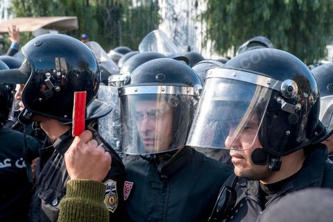 26 janvier 2018 : une centaine de manifestations s'est réunie se vendredi après midi devant l'Assemblée (ARP) au Bardo à l'appel du mouvement "Fech Nestanew" contre la loi de Finances 2018 et les arrestations policières durant les mouvemants sociaux du mois de janvier. Les manifestants ont scandés des slogans contre le ministère de l’Intérieur et les agents des forces de l’ordre postés devant le siège de l’ARP ce qui a provoqué des affrontements entre manifestants et agents de sécurité.Mais le constat est un essouflement du mouvement qui n'arrive pas à mobiliser depuis le début des mouvements sociaux. 