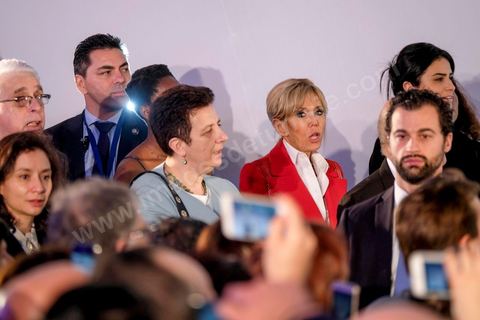 31 janvier 2018 : Brigitte Macron à la rencontre de la communauté française à la Résidence de l'Ambassade de France à la Marsa dans le cadre de la visite d'Etat du Président français en Tunisie.