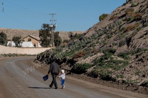 17 janvier 2018 : Au centre ville de Redeyef, l'unité de lavage du Phosphate de la CPG (Compagnie des Phosphates de Gafsa) domine la ville avec ses installations, ses monticules de phosphates et de déchets de phosphates.