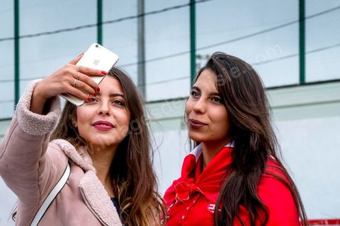February 18, 2018: At CA’s Park A, fans gather to make their final purchases of banners and scarves before heading to the stadium for the game. In Tunis, it’s the big day—the soccer derby, the match between the league’s two current top teams and Tunis’s two flagship clubs, Club Africain (CA) versus Espérance de Tunis (EST), at the Grand Stadium of Radès in the southern suburbs of Tunis. This rematch favors CA, which controls ticket sales. Given the numerous clashes between fans and ultra groups in the stadiums—both among themselves and with the police— only 23,000 tickets are being sold (out of a capacity of 60,000), including 1,200 for EST—though only about 50 of those will be in the south stand. The match will end with a surprise 2–1 victory for CA. 