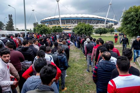 February 18, 2018: Entry to the stadium—and specifically access to the north stands, where the CA ultras are located—requires discipline, as well as police checks and searches. Since recent matches have seen a great deal of violence and clashes between ultras and the police, entry procedures to the stadium are strict and overseen by nearly 3,000 police officers. In Tunis, it’s the big day—the soccer derby, the match between the two current top teams in the league and Tunis’s two flagship teams, Club Africain (CA) versus Espérance de Tunis (EST), at the Radès Stadium in the southern suburbs of Tunis. CA holds the advantage in this rematch, as it controls ticket sales. Given the numerous clashes between fans and ultra groups—both among themselves and with the police—inside the stadiums, only 23,000 tickets are being sold (out of a capacity of 60,000), including 1,200 for EST—though only about 50 of those will be in the south stands. The match will end with a surprise 2–1 victory for CA. 