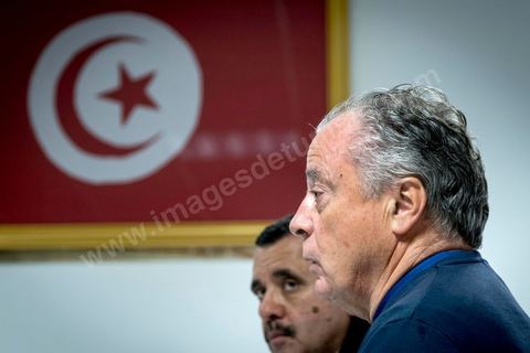 18 février 2018 : Bertrand Marchand, entraineur du CA depuis décembre 2017. à Tunis c'est le grand jour celui du Derby Foot, le match entre les deux meilleures équipes actuelles du championnat et les deux équipes phares de Tunis, le Club Africain (CA) contre l'Espérance de Tunis (EST) au grand stade de Radès dans la banlieue sud de Tunis. Ce match retour est à l'avantage du CA qui dispose de la billetterie. Au vu des nombreux affrontements de supporters et des groupes d'ultras dans les stades entre eux et avec la police, seulement 23000 billets sont mis en vente (pour une capacité de 60000) dont 1200 pour l'EST mais qui ne seront qu'une petite cinquantaine dans la tribune sud. Le match se terminera par la victoire surprise du CA sur le score de 2 à 1. 