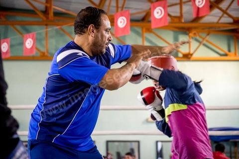 Entrainement des équipes nationales de Boxe féminine, Junior et cadettes. A la Cité Nationale Sportive de Tunis, l'équipe Nationale de Boxe féminine, Junior et Seniro, s'entraine quotidiennement. La boxe depuis les titres mondiaux et africains de Rim Jouini a pris depuis quelques années de l'ampleur en Tunisie et compte aujourd'hui plus de 500 licenciées sur l'ensemble du territoire et une équipe nationale qui engrange dans les différentes catégories des titres internationaux. 