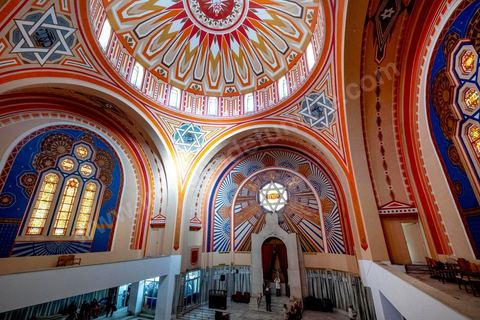 27 novembre 2018 : Les pélérins se rendent à la grande synagogue de Tunis pour des prières dans le cadre du pélerinage. Près de 300 pélerins juifs venus principalement de France pour assister au traditionnel pèlerinage sur la tombe de Rebbi Hai Taieb Lo Met. A l’occasion de ce pèlerinage, de nombreux Tunisiens de confession juive se rendent sur la tombe du rabbin ainsi que dans d’autres sanctuaires et lieux de culte juifs comme la Grande Synagogue de Tunis ou celle de la Goulette.
