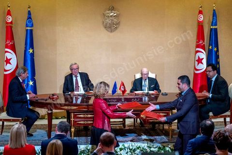 25 octobre 2018 : Signature de contrats et conférence de presse entre Jean-Claude Junker, Président de la Commission Européenne et Béji Caïd Essebsi, Président de la Tunisie au Palais de présidentiel de Carthage, , dans la cadre de la visite de Jean-Claude Junker en Tunisie le 25 et 26 octobre.