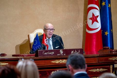 25 octobre 2018 : Signature de contrats et conférence de presse entre Jean-Claude Junker, Président de la Commission Européenne et Béji Caïd Essebsi, Président de la Tunisie au Palais de présidentiel de Carthage, , dans la cadre de la visite de Jean-Claude Junker en Tunisie le 25 et 26 octobre.