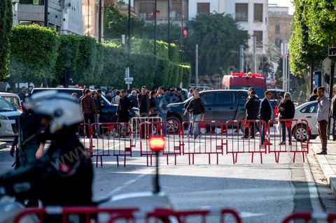 29 octobre 2018 : attentat suicide à l'avenue Habib Bourguiba à Tunis. La femme qui s'est fait exploser vers 13h55 ciblait une patrouille de sécurité, sur l'avenue Habib Bourguiba au centre ville de Tunis à quelques mètres du Ministère de l'Intérieur. L'attentat terroriste est survenu alors que cette patrouille stationnait devant un centre commercial situé sur l'avenue Habib Bourguiba, où se déroulait une manifestation encadrée par les forces de l'ordre, à Tunis. Le bilan définitif est de 20 personnes légèrement blessées dont 15 policiers. La terroriste originaire du Sahel est morte, il s'agissait d'une jeune diplômée sans emploi inconnue des services de police.