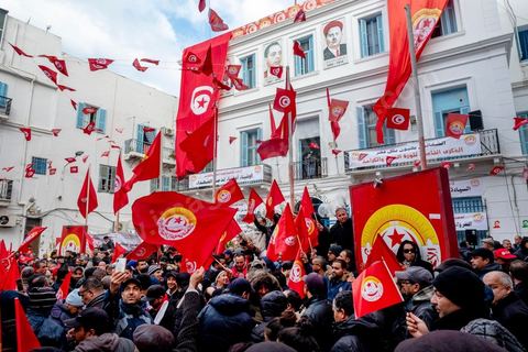14 janvier 2019 : 8ème anniversaire de la révolution, place Med Ali au siège historique de l'UGTT, Noureddine Taboubi, secrétaire général fait au balcon de son bureau son discours à près d'un millier de syndicalistes. Suivi ensuite de l'interview dans son bureau.