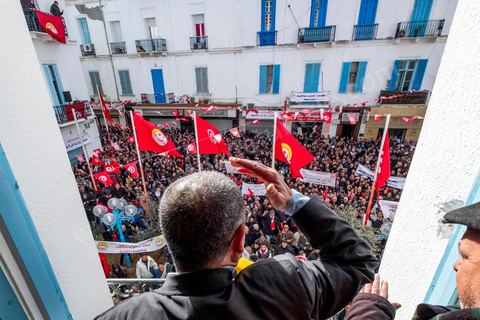 14 janvier 2019 : 8ème anniversaire de la révolution, place Med Ali au siège historique de l'UGTT, Noureddine Taboubi, secrétaire général fait au balcon de son bureau son discours à près d'un millier de syndicalistes. Suivi ensuite de l'interview dans son bureau.