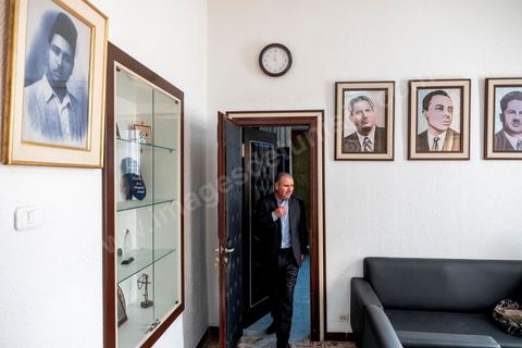 14 janvier 2019 : 8ème anniversaire de la révolution, place Med Ali au siège historique de l'UGTT, Noureddine Taboubi, secrétaire général fait au balcon de son bureau son discours à près d'un millier de syndicalistes. Suivi ensuite de l'interview dans son bureau.