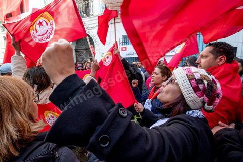 17 janvier 2019 : à l'appel du principale syndical des travailleurs, et suite à l'échec des négociations avec le gouvernement pour le réajustement des salaires dans la fonction publique par rapport à l'inflation, ce 17 janvier fut grève générale. Elle fut suivie largement par les fonctionnaires entrainant une paralysie du pays. Place Med Ali à Tunis, plusieurs milliers de syndicalistes sont venus écouter le discours de leur secrétaire général Nourreddine Taboubi avant de manifester sur l'avenue Habib Bourguiba et appeler à dégager le gouvernement. 