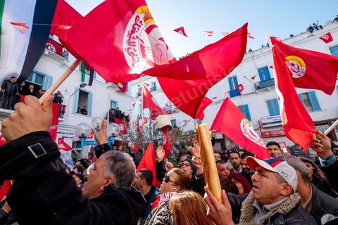 17 janvier 2019 : à l'appel du principale syndical des travailleurs, et suite à l'échec des négociations avec le gouvernement pour le réajustement des salaires dans la fonction publique par rapport à l'inflation, ce 17 janvier fut grève générale. Elle fut suivie largement par les fonctionnaires entrainant une paralysie du pays. Place Med Ali à Tunis, plusieurs milliers de syndicalistes sont venus écouter le discours de leur secrétaire général Nourreddine Taboubi avant de manifester sur l'avenue Habib Bourguiba et appeler à dégager le gouvernement. 