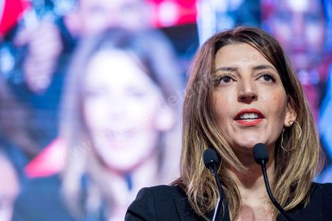 27 janvier 2019 : Faten Kallel Meeting de lancement du nouveau parti tunisien Tahya Tounes (Vive la Tunisie) à Monastir. Ce nouveau s'appuie sur le groupe de la Coalition nationale, deuxième bloc à l'Assemblée avec 44 députés. Leur crédo : soutenir le chef du gouvernement, Youssef Chahed. Pressenti pour incarner le parti, Youssef Chached était pourtant le grand absent de ce meeting. Des personnalités sont intervenues au pupitre : Mustapha Ben Ahmed (chef du bloc coalition natioanle), Faten Kallel (ex-cadre d’Afek Tounes et ex-secrétaire d’État de la Jeunesse et des Sports), Kamel Hadj Sassi (ex-secrétaire d’État sous Ben Ali et conseiller à la Kasbah), Amel Belkhiria (ex-Al Joumhouri), Mondher Marzouk (maire de Monastir) et Slim Azzabi (ex-chef de cabinet du président Beji Caïd Essebsi).