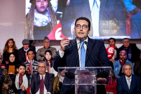 27 janvier 2019 : Slim Azzabi.  Meeting de lancement du nouveau parti tunisien Tahya Tounes (Vive la Tunisie) à Monastir. Ce nouveau s'appuie sur le groupe de la Coalition nationale, deuxième bloc à l'Assemblée avec 44 députés. Leur crédo : soutenir le chef du gouvernement, Youssef Chahed. Pressenti pour incarner le parti, Youssef Chached était pourtant le grand absent de ce meeting. Des personnalités sont intervenues au pupitre : Mustapha Ben Ahmed (chef du bloc coalition natioanle), Faten Kallel (ex-cadre d’Afek Tounes et ex-secrétaire d’État de la Jeunesse et des Sports), Kamel Hadj Sassi (ex-secrétaire d’État sous Ben Ali et conseiller à la Kasbah), Amel Belkhiria (ex-Al Joumhouri), Mondher Marzouk (maire de Monastir) et Slim Azzabi (ex-chef de cabinet du président Beji Caïd Essebsi).