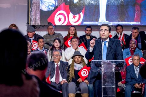 27 janvier 2019 : Slim Azzabi.  Meeting de lancement du nouveau parti tunisien Tahya Tounes (Vive la Tunisie) à Monastir. Ce nouveau s'appuie sur le groupe de la Coalition nationale, deuxième bloc à l'Assemblée avec 44 députés. Leur crédo : soutenir le chef du gouvernement, Youssef Chahed. Pressenti pour incarner le parti, Youssef Chached était pourtant le grand absent de ce meeting. Des personnalités sont intervenues au pupitre : Mustapha Ben Ahmed (chef du bloc coalition natioanle), Faten Kallel (ex-cadre d’Afek Tounes et ex-secrétaire d’État de la Jeunesse et des Sports), Kamel Hadj Sassi (ex-secrétaire d’État sous Ben Ali et conseiller à la Kasbah), Amel Belkhiria (ex-Al Joumhouri), Mondher Marzouk (maire de Monastir) et Slim Azzabi (ex-chef de cabinet du président Beji Caïd Essebsi).