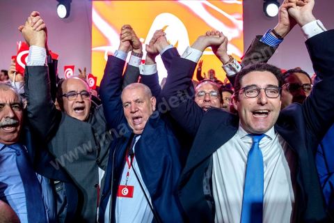 27 janvier 2019 : Slim Azzabi.  Meeting de lancement du nouveau parti tunisien Tahya Tounes (Vive la Tunisie) à Monastir. Ce nouveau s'appuie sur le groupe de la Coalition nationale, deuxième bloc à l'Assemblée avec 44 députés. Leur crédo : soutenir le chef du gouvernement, Youssef Chahed. Pressenti pour incarner le parti, Youssef Chached était pourtant le grand absent de ce meeting. Des personnalités sont intervenues au pupitre : Mustapha Ben Ahmed (chef du bloc coalition natioanle), Faten Kallel (ex-cadre d’Afek Tounes et ex-secrétaire d’État de la Jeunesse et des Sports), Kamel Hadj Sassi (ex-secrétaire d’État sous Ben Ali et conseiller à la Kasbah), Amel Belkhiria (ex-Al Joumhouri), Mondher Marzouk (maire de Monastir) et Slim Azzabi (ex-chef de cabinet du président Beji Caïd Essebsi).
