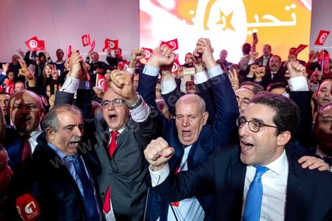 27 janvier 2019 : Slim Azzabi.  Meeting de lancement du nouveau parti tunisien Tahya Tounes (Vive la Tunisie) à Monastir. Ce nouveau s'appuie sur le groupe de la Coalition nationale, deuxième bloc à l'Assemblée avec 44 députés. Leur crédo : soutenir le chef du gouvernement, Youssef Chahed. Pressenti pour incarner le parti, Youssef Chached était pourtant le grand absent de ce meeting. Des personnalités sont intervenues au pupitre : Mustapha Ben Ahmed (chef du bloc coalition natioanle), Faten Kallel (ex-cadre d’Afek Tounes et ex-secrétaire d’État de la Jeunesse et des Sports), Kamel Hadj Sassi (ex-secrétaire d’État sous Ben Ali et conseiller à la Kasbah), Amel Belkhiria (ex-Al Joumhouri), Mondher Marzouk (maire de Monastir) et Slim Azzabi (ex-chef de cabinet du président Beji Caïd Essebsi).