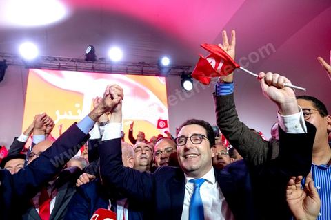 27 janvier 2019 : Slim Azzabi.  Meeting de lancement du nouveau parti tunisien Tahya Tounes (Vive la Tunisie) à Monastir. Ce nouveau s'appuie sur le groupe de la Coalition nationale, deuxième bloc à l'Assemblée avec 44 députés. Leur crédo : soutenir le chef du gouvernement, Youssef Chahed. Pressenti pour incarner le parti, Youssef Chached était pourtant le grand absent de ce meeting. Des personnalités sont intervenues au pupitre : Mustapha Ben Ahmed (chef du bloc coalition natioanle), Faten Kallel (ex-cadre d’Afek Tounes et ex-secrétaire d’État de la Jeunesse et des Sports), Kamel Hadj Sassi (ex-secrétaire d’État sous Ben Ali et conseiller à la Kasbah), Amel Belkhiria (ex-Al Joumhouri), Mondher Marzouk (maire de Monastir) et Slim Azzabi (ex-chef de cabinet du président Beji Caïd Essebsi).
