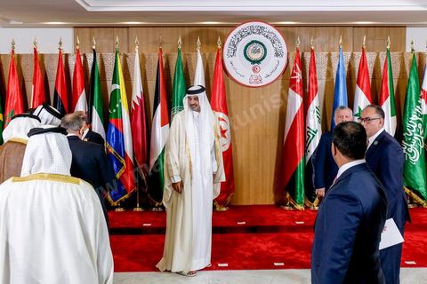 31 mars 2019 : 30ème session du Sommet de la Ligue Arabe à Tunis.Le président de la République Béji Caïd Essebsi a accueilli près de 20 dirigeants arabes présents pour prendre part aux travaux du Sommet. Il s’agit, notamment, du président libanais Michel Aoun, du président yéménite Abdrabbo Mansour Hadi, du président irakien Barham Saleh et l’Emir de l’Etat du Koweït, Cheikh Sabah al-Ahmad al-Jaber al-Sabah.Etaient arrivés, également, à Tunis, le président du Conseil présidentiel du gouvernement libyen d’entente nationale Fayez Sarraj, le président palestinien, Mahmoud Abbas, le président djiboutien, Ismaël Omar Guelleh, le président mauritanien Mohamed Ould Abdel Aziz et le Roi de Jordanie Abdallah II. 