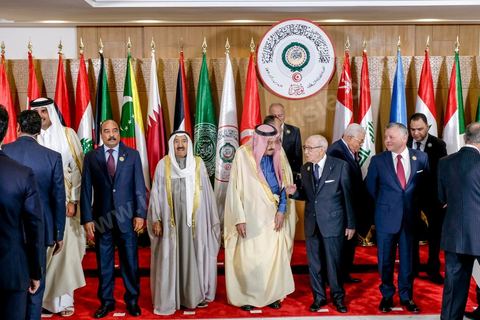 31 mars 2019 : 30ème session du Sommet de la Ligue Arabe à Tunis.Le président de la République Béji Caïd Essebsi a accueilli près de 20 dirigeants arabes présents pour prendre part aux travaux du Sommet. Il s’agit, notamment, du président libanais Michel Aoun, du président yéménite Abdrabbo Mansour Hadi, du président irakien Barham Saleh et l’Emir de l’Etat du Koweït, Cheikh Sabah al-Ahmad al-Jaber al-Sabah.Etaient arrivés, également, à Tunis, le président du Conseil présidentiel du gouvernement libyen d’entente nationale Fayez Sarraj, le président palestinien, Mahmoud Abbas, le président djiboutien, Ismaël Omar Guelleh, le président mauritanien Mohamed Ould Abdel Aziz et le Roi de Jordanie Abdallah II. 
