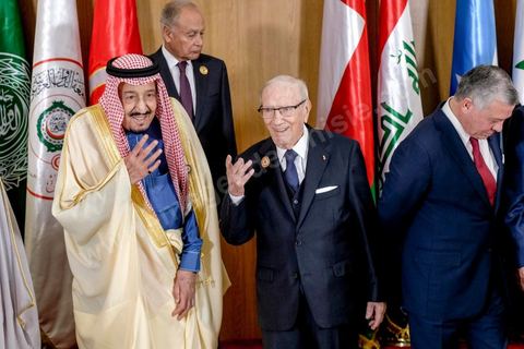 31 mars 2019 : 30ème session du Sommet de la Ligue Arabe à Tunis.Le président de la République Béji Caïd Essebsi a accueilli près de 20 dirigeants arabes présents pour prendre part aux travaux du Sommet. Il s’agit, notamment, du président libanais Michel Aoun, du président yéménite Abdrabbo Mansour Hadi, du président irakien Barham Saleh et l’Emir de l’Etat du Koweït, Cheikh Sabah al-Ahmad al-Jaber al-Sabah.Etaient arrivés, également, à Tunis, le président du Conseil présidentiel du gouvernement libyen d’entente nationale Fayez Sarraj, le président palestinien, Mahmoud Abbas, le président djiboutien, Ismaël Omar Guelleh, le président mauritanien Mohamed Ould Abdel Aziz et le Roi de Jordanie Abdallah II. 