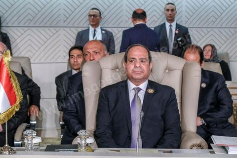 31 mars 2019 : 30ème session du Sommet de la Ligue Arabe à Tunis.Le président de la République Béji Caïd Essebsi a accueilli près de 20 dirigeants arabes présents pour prendre part aux travaux du Sommet. Il s’agit, notamment, du président libanais Michel Aoun, du président yéménite Abdrabbo Mansour Hadi, du président irakien Barham Saleh et l’Emir de l’Etat du Koweït, Cheikh Sabah al-Ahmad al-Jaber al-Sabah.Etaient arrivés, également, à Tunis, le président du Conseil présidentiel du gouvernement libyen d’entente nationale Fayez Sarraj, le président palestinien, Mahmoud Abbas, le président djiboutien, Ismaël Omar Guelleh, le président mauritanien Mohamed Ould Abdel Aziz et le Roi de Jordanie Abdallah II. 