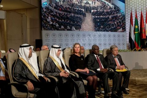 31 mars 2019 : 30ème session du Sommet de la Ligue Arabe à Tunis.Le président de la République Béji Caïd Essebsi a accueilli près de 20 dirigeants arabes présents pour prendre part aux travaux du Sommet. Il s’agit, notamment, du président libanais Michel Aoun, du président yéménite Abdrabbo Mansour Hadi, du président irakien Barham Saleh et l’Emir de l’Etat du Koweït, Cheikh Sabah al-Ahmad al-Jaber al-Sabah.Etaient arrivés, également, à Tunis, le président du Conseil présidentiel du gouvernement libyen d’entente nationale Fayez Sarraj, le président palestinien, Mahmoud Abbas, le président djiboutien, Ismaël Omar Guelleh, le président mauritanien Mohamed Ould Abdel Aziz et le Roi de Jordanie Abdallah II. 