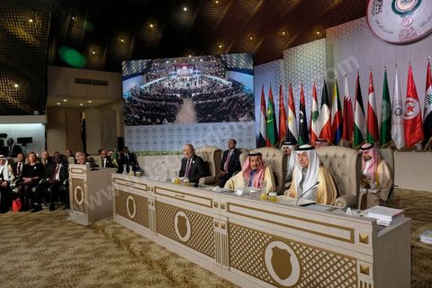 31 mars 2019 : 30ème session du Sommet de la Ligue Arabe à Tunis.Le président de la République Béji Caïd Essebsi a accueilli près de 20 dirigeants arabes présents pour prendre part aux travaux du Sommet. Il s’agit, notamment, du président libanais Michel Aoun, du président yéménite Abdrabbo Mansour Hadi, du président irakien Barham Saleh et l’Emir de l’Etat du Koweït, Cheikh Sabah al-Ahmad al-Jaber al-Sabah.Etaient arrivés, également, à Tunis, le président du Conseil présidentiel du gouvernement libyen d’entente nationale Fayez Sarraj, le président palestinien, Mahmoud Abbas, le président djiboutien, Ismaël Omar Guelleh, le président mauritanien Mohamed Ould Abdel Aziz et le Roi de Jordanie Abdallah II. 