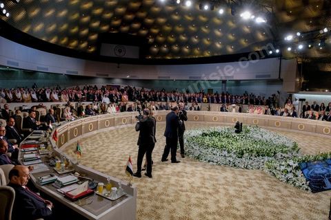 31 mars 2019 : 30ème session du Sommet de la Ligue Arabe à Tunis.Le président de la République Béji Caïd Essebsi a accueilli près de 20 dirigeants arabes présents pour prendre part aux travaux du Sommet. Il s’agit, notamment, du président libanais Michel Aoun, du président yéménite Abdrabbo Mansour Hadi, du président irakien Barham Saleh et l’Emir de l’Etat du Koweït, Cheikh Sabah al-Ahmad al-Jaber al-Sabah.Etaient arrivés, également, à Tunis, le président du Conseil présidentiel du gouvernement libyen d’entente nationale Fayez Sarraj, le président palestinien, Mahmoud Abbas, le président djiboutien, Ismaël Omar Guelleh, le président mauritanien Mohamed Ould Abdel Aziz et le Roi de Jordanie Abdallah II. 