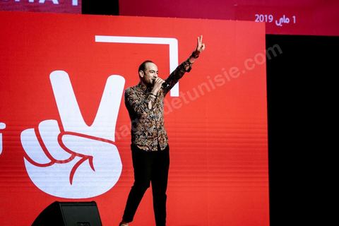 1er mai 2019 : cérémonie de cloture du premier congrès constitutif du nouveau parti Tahya Tounes dans la salle de Radès. Youssef Chahed, leader non déclaré de ce parti, est venu tenir un discours de cloture d'une heure, mais est entré comme chef du gouvernement et ressorti comme chef du gouvernement, ni nouveau adhérent et encore moins candidat à la présidence pour ce nouveau parti issu du goupe parlementaire de la Coalition nationale et soutien incoditionnel à son chef de gouvernement. « Grâce à vous, aujourd’hui le gouvernement n’est plus seul. Je ne me sens plus seul. Le soutien au gouvernement s’est renforcé depuis la constitution du groupe parlementaire de la Coalition. Il a pris encore plus de force avec la création de Tahya Tounes. Quand on me dit aujourd’hui que le parti tire avantage du gouvernement, je réponds que c’est précisément l’inverse. C’est le gouvernement qui bénéficie de l’appui de Tahya Tounes." déclarera Chahed.