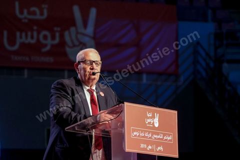 1er mai 2019 : cérémonie de cloture du premier congrès constitutif du nouveau parti Tahya Tounes dans la salle de Radès. Youssef Chahed, leader non déclaré de ce parti, est venu tenir un discours de cloture d'une heure, mais est entré comme chef du gouvernement et ressorti comme chef du gouvernement, ni nouveau adhérent et encore moins candidat à la présidence pour ce nouveau parti issu du goupe parlementaire de la Coalition nationale et soutien incoditionnel à son chef de gouvernement. « Grâce à vous, aujourd’hui le gouvernement n’est plus seul. Je ne me sens plus seul. Le soutien au gouvernement s’est renforcé depuis la constitution du groupe parlementaire de la Coalition. Il a pris encore plus de force avec la création de Tahya Tounes. Quand on me dit aujourd’hui que le parti tire avantage du gouvernement, je réponds que c’est précisément l’inverse. C’est le gouvernement qui bénéficie de l’appui de Tahya Tounes." déclarera Chahed.