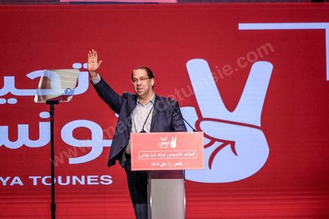 1er mai 2019 : cérémonie de cloture du premier congrès constitutif du nouveau parti Tahya Tounes dans la salle de Radès. Youssef Chahed, leader non déclaré de ce parti, est venu tenir un discours de cloture d'une heure, mais est entré comme chef du gouvernement et ressorti comme chef du gouvernement, ni nouveau adhérent et encore moins candidat à la présidence pour ce nouveau parti issu du goupe parlementaire de la Coalition nationale et soutien incoditionnel à son chef de gouvernement. « Grâce à vous, aujourd’hui le gouvernement n’est plus seul. Je ne me sens plus seul. Le soutien au gouvernement s’est renforcé depuis la constitution du groupe parlementaire de la Coalition. Il a pris encore plus de force avec la création de Tahya Tounes. Quand on me dit aujourd’hui que le parti tire avantage du gouvernement, je réponds que c’est précisément l’inverse. C’est le gouvernement qui bénéficie de l’appui de Tahya Tounes." déclarera Chahed.