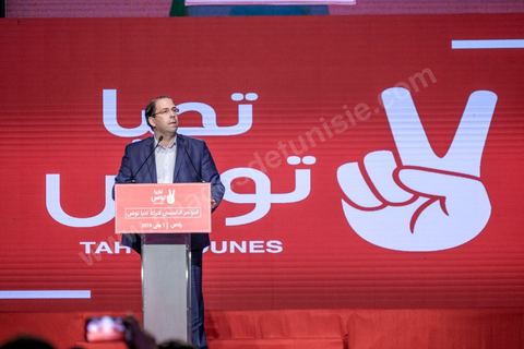 1er mai 2019 : cérémonie de cloture du premier congrès constitutif du nouveau parti Tahya Tounes dans la salle de Radès. Youssef Chahed, leader non déclaré de ce parti, est venu tenir un discours de cloture d'une heure, mais est entré comme chef du gouvernement et ressorti comme chef du gouvernement, ni nouveau adhérent et encore moins candidat à la présidence pour ce nouveau parti issu du goupe parlementaire de la Coalition nationale et soutien incoditionnel à son chef de gouvernement. « Grâce à vous, aujourd’hui le gouvernement n’est plus seul. Je ne me sens plus seul. Le soutien au gouvernement s’est renforcé depuis la constitution du groupe parlementaire de la Coalition. Il a pris encore plus de force avec la création de Tahya Tounes. Quand on me dit aujourd’hui que le parti tire avantage du gouvernement, je réponds que c’est précisément l’inverse. C’est le gouvernement qui bénéficie de l’appui de Tahya Tounes." déclarera Chahed.
