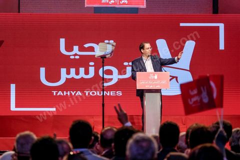 1er mai 2019 : cérémonie de cloture du premier congrès constitutif du nouveau parti Tahya Tounes dans la salle de Radès. Youssef Chahed, leader non déclaré de ce parti, est venu tenir un discours de cloture d'une heure, mais est entré comme chef du gouvernement et ressorti comme chef du gouvernement, ni nouveau adhérent et encore moins candidat à la présidence pour ce nouveau parti issu du goupe parlementaire de la Coalition nationale et soutien incoditionnel à son chef de gouvernement. « Grâce à vous, aujourd’hui le gouvernement n’est plus seul. Je ne me sens plus seul. Le soutien au gouvernement s’est renforcé depuis la constitution du groupe parlementaire de la Coalition. Il a pris encore plus de force avec la création de Tahya Tounes. Quand on me dit aujourd’hui que le parti tire avantage du gouvernement, je réponds que c’est précisément l’inverse. C’est le gouvernement qui bénéficie de l’appui de Tahya Tounes." déclarera Chahed.