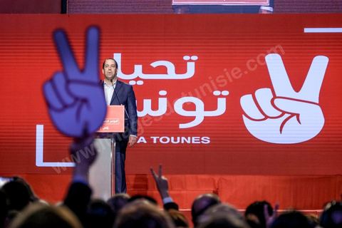 1er mai 2019 : cérémonie de cloture du premier congrès constitutif du nouveau parti Tahya Tounes dans la salle de Radès. Youssef Chahed, leader non déclaré de ce parti, est venu tenir un discours de cloture d'une heure, mais est entré comme chef du gouvernement et ressorti comme chef du gouvernement, ni nouveau adhérent et encore moins candidat à la présidence pour ce nouveau parti issu du goupe parlementaire de la Coalition nationale et soutien incoditionnel à son chef de gouvernement. « Grâce à vous, aujourd’hui le gouvernement n’est plus seul. Je ne me sens plus seul. Le soutien au gouvernement s’est renforcé depuis la constitution du groupe parlementaire de la Coalition. Il a pris encore plus de force avec la création de Tahya Tounes. Quand on me dit aujourd’hui que le parti tire avantage du gouvernement, je réponds que c’est précisément l’inverse. C’est le gouvernement qui bénéficie de l’appui de Tahya Tounes." déclarera Chahed.